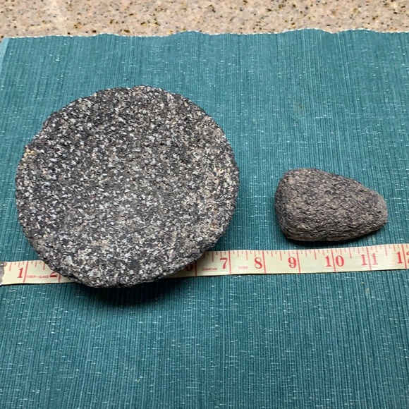 New Mexican Molcajete Mortar & Mash Rock - Picture 4 of 4